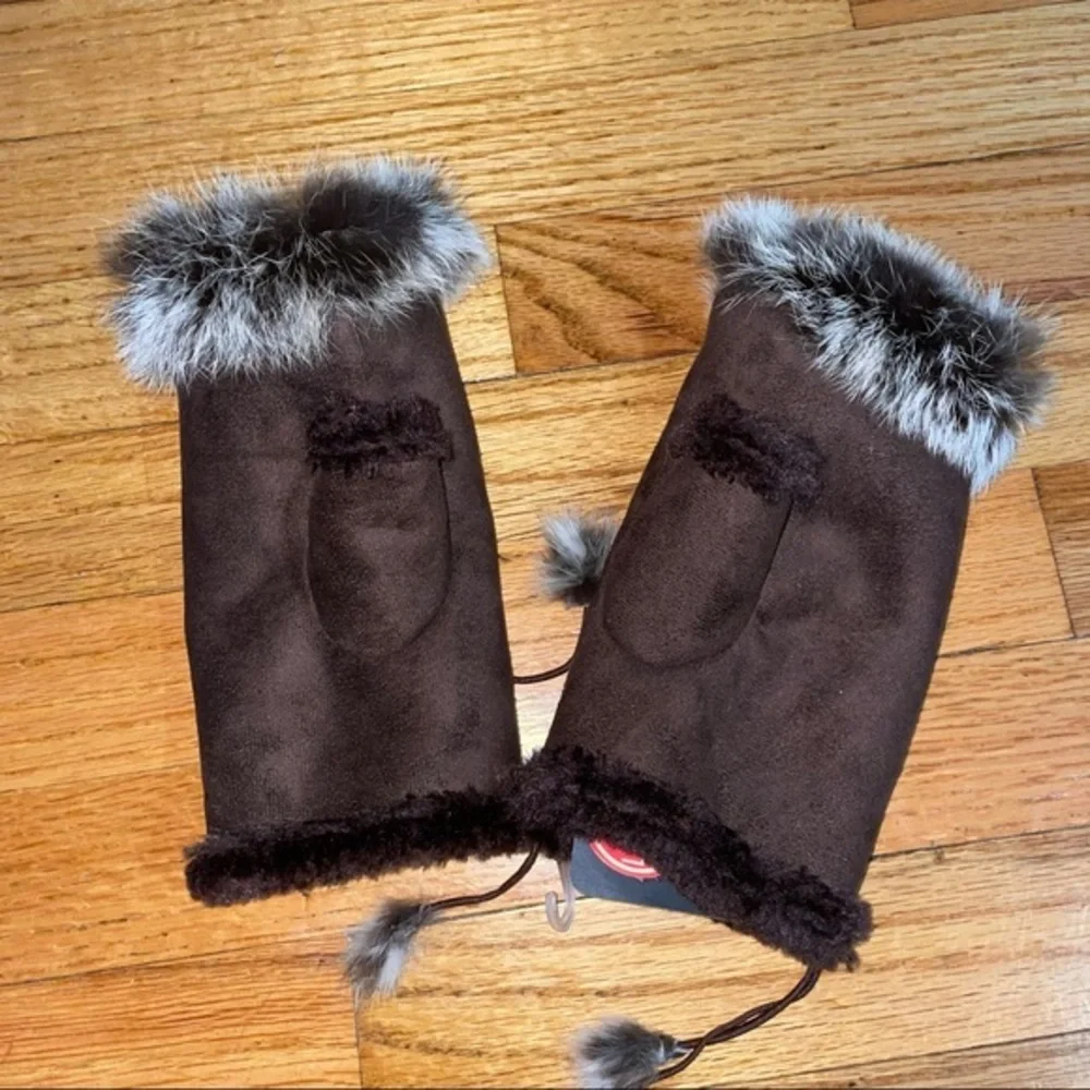 Angela and William faux fur gloves